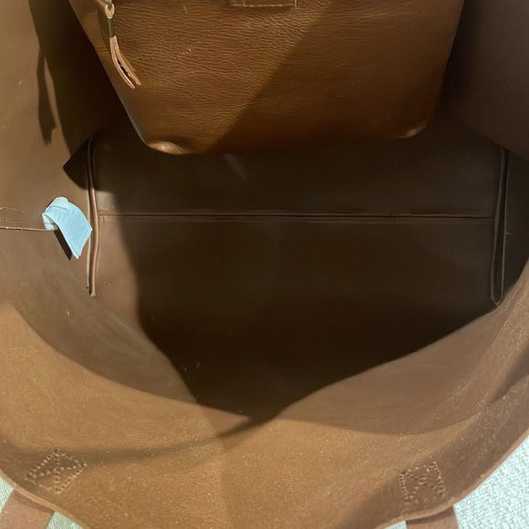 Madewell Transport Tote in English Saddle - Picture 7 of 7